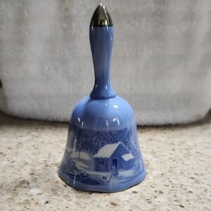 1977 Currier & Ives Bell The Farmers Homestead